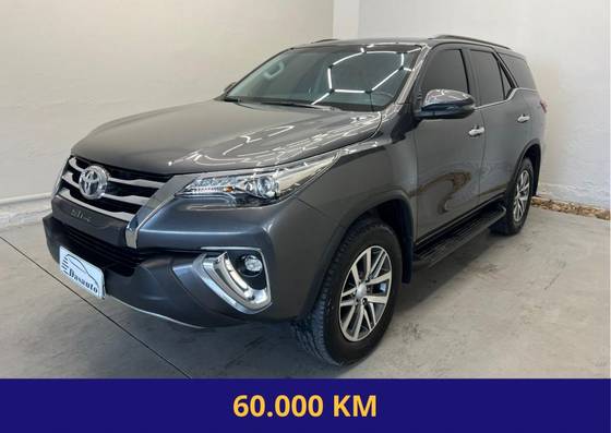 TOYOTA HILUX SW4 2.8 SRX 4X4 7 LUGARES 16V TURBO INTERCOOLER DIESEL 4P AUTOMÁTICO TOYOTA HILUX SW4 2.8 SRX 4X4 7 LUGARES 16V TURBO INTERCOOLER DIESEL 4P AUTOMÁTICO